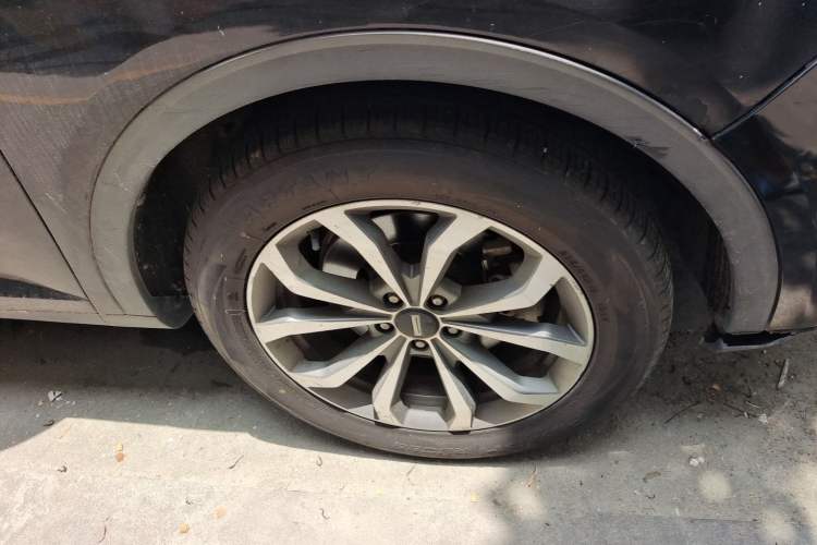Used Wey VV6 2018 2.0T Two-Wheel-Drive Ultra-Luxury Version China V Standard Right Front Wheel Hub