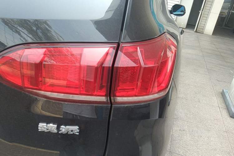 Used Wey VV6 2018 2.0T Two-Wheel-Drive Ultra-Luxury Version China V Standard Right Rear Taillight