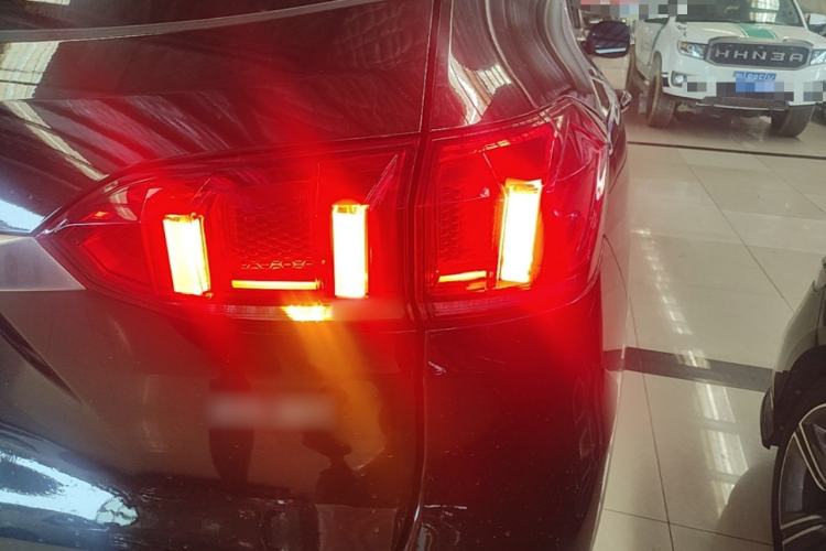 Used Wey VV6 2018 2.0T Two-Wheel-Drive Ultra-Luxury Version China V Standard Right Rear Taillight