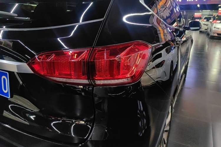 Used Wey VV6 2018 2.0T Two-Wheel Drive Flagship Version China V Standard Right Rear Taillight