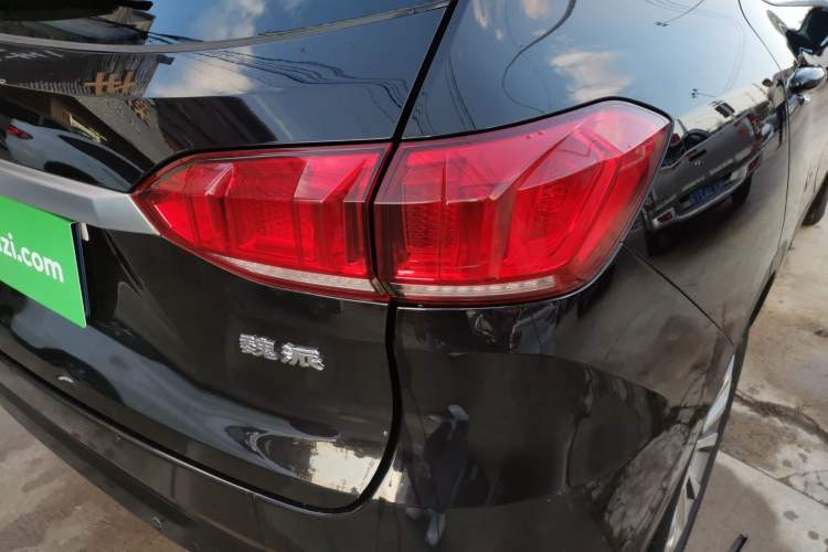 Used Wey VV6 2018 2.0T Two-Wheel-Drive Ultra-Luxury Version China V Standard Right Rear Taillight