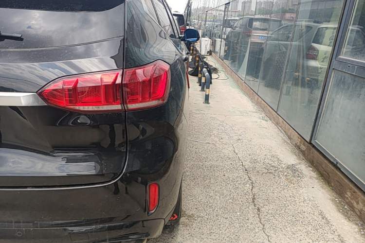 Used Wey VV6 2018 2.0T Two-Wheel-Drive Ultra-Luxury Version China V Standard Right Rear Taillight