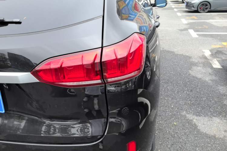 Used Wey VV6 2018 2.0T Two-Wheel Drive Flagship Version China V Standard Right Rear Taillight