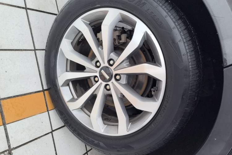 Used Wey VV6 2018 2.0T Two-Wheel-Drive Ultra-Luxury Version China V Standard Right Rear Wheel Hub