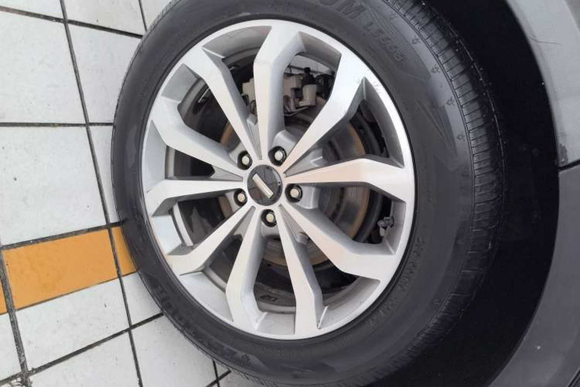 Used Wey VV6 2018 2.0T Two-Wheel-Drive Ultra-Luxury Version China V Standard Right Rear Wheel Hub