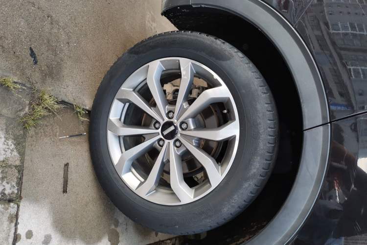 Used Wey VV6 2018 2.0T Two-Wheel-Drive Ultra-Luxury Version China V Standard Right Rear Wheel Hub