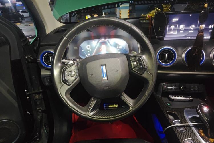 Used Wey VV6 2018 2.0T Two-Wheel-Drive Ultra-Luxury Version China V Standard Steering Wheel
