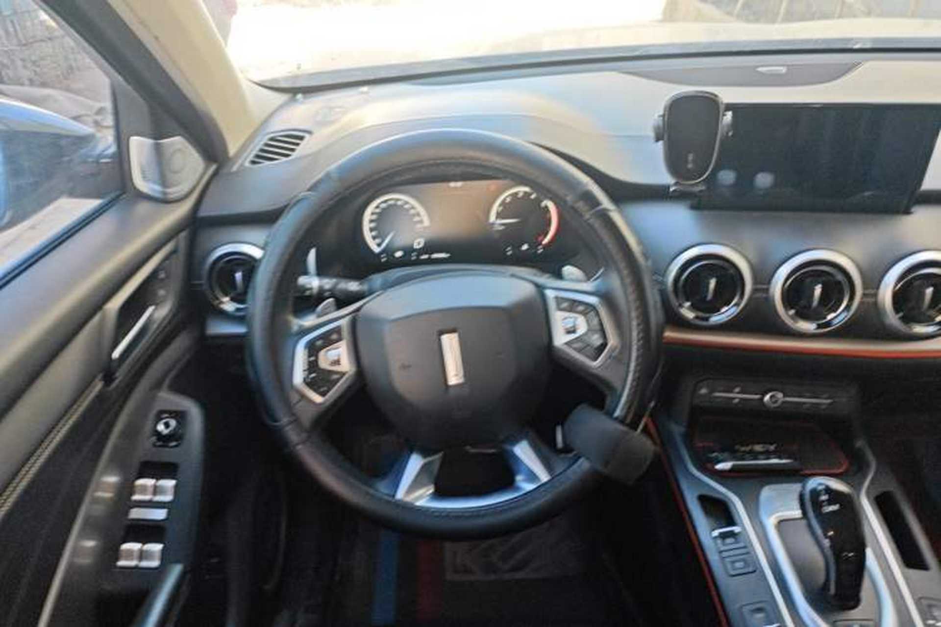 Used Wey VV6 2018 2.0T Two-Wheel-Drive Ultra-Luxury Version China V Standard Steering Wheel