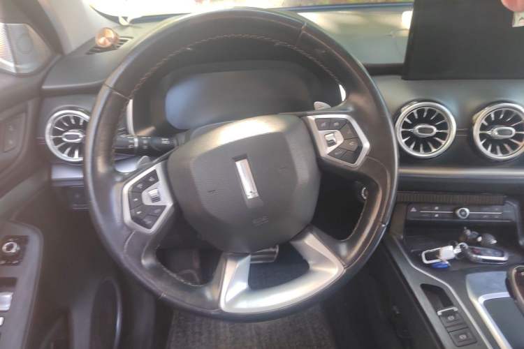Used Wey VV6 2018 2.0T Two-Wheel-Drive Ultra-Luxury Version China V Standard Steering Wheel