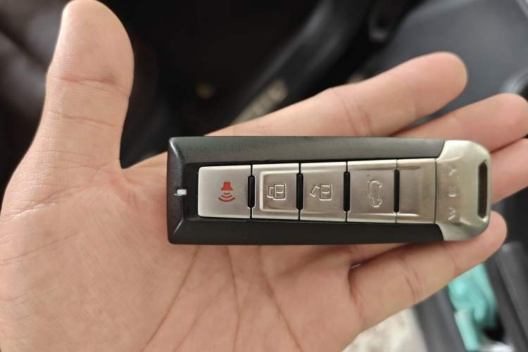 Used Wey VV6 2018 2.0T Four-Wheel Drive Flagship Version China V Standard Vehicle Key