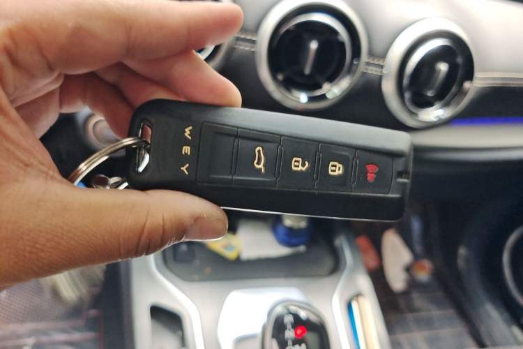 Used Wey VV6 2018 2.0T Two-Wheel-Drive Ultra-Luxury Version China V Standard Vehicle Key