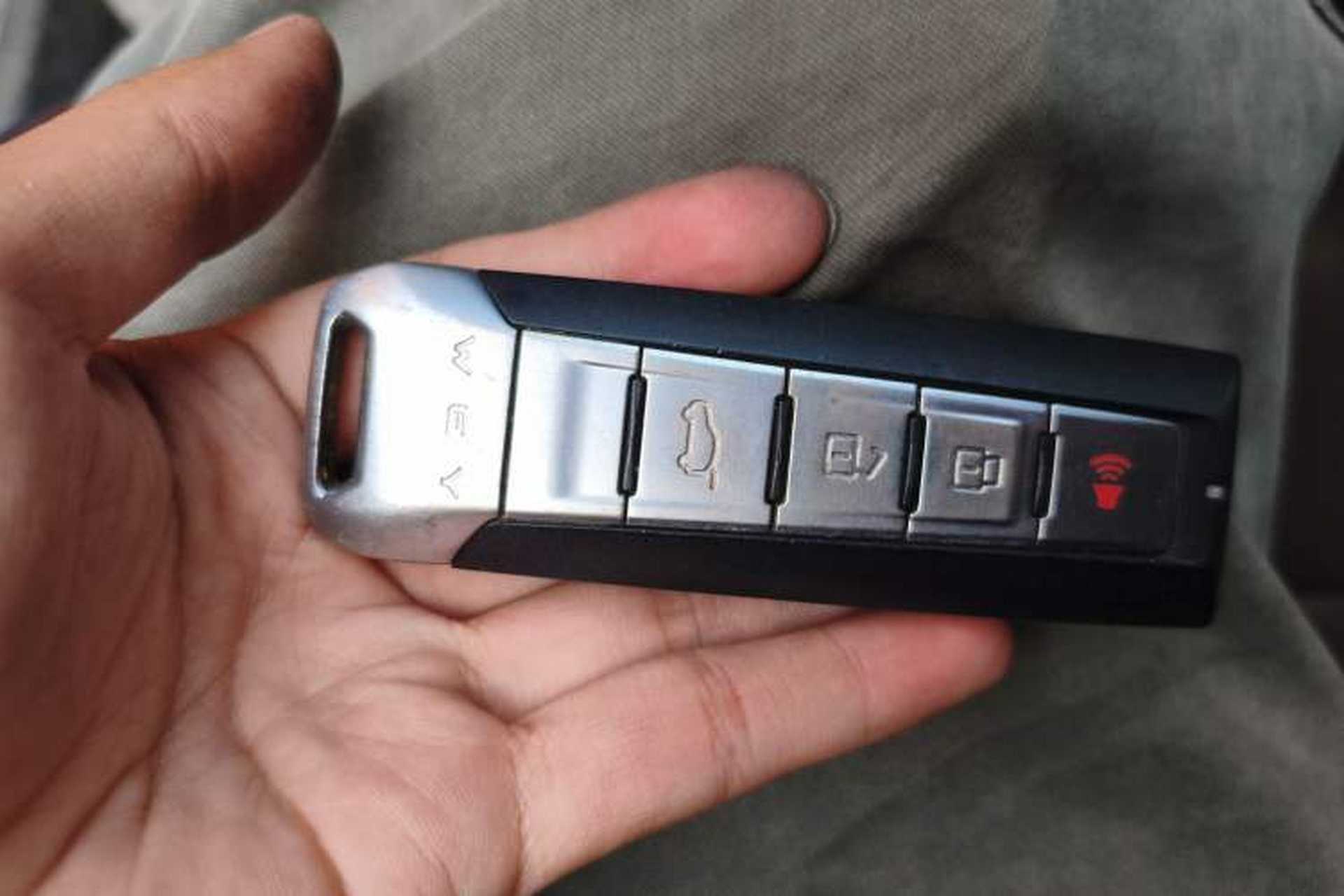 Used Wey VV6 2018 2.0T Two-Wheel-Drive Ultra-Luxury Version China V Standard Vehicle Key