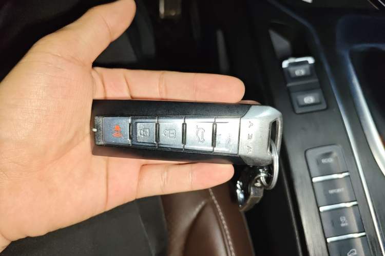 Used Wey VV6 2018 2.0T Two-Wheel Drive Flagship Version China V Standard Vehicle Key