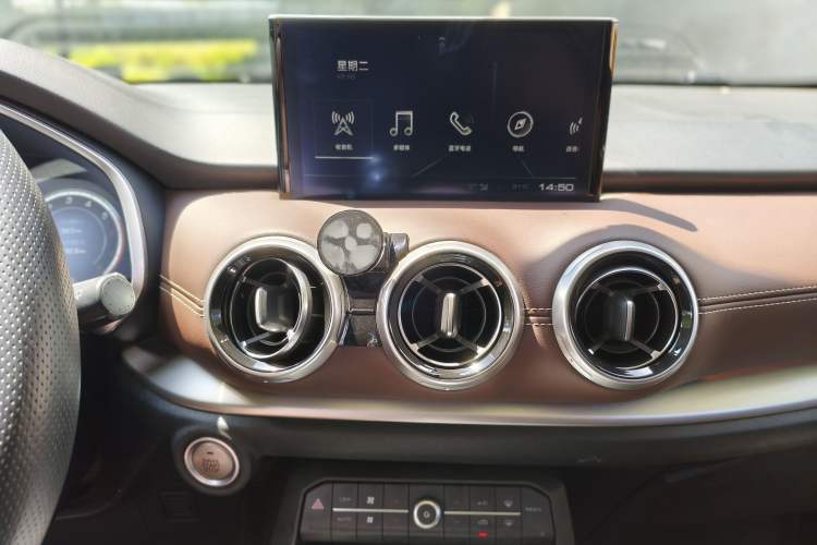 Used Wey VV6 2018 2.0T Two-Wheel Drive Flagship Version China V Standard Audio And AC Panel