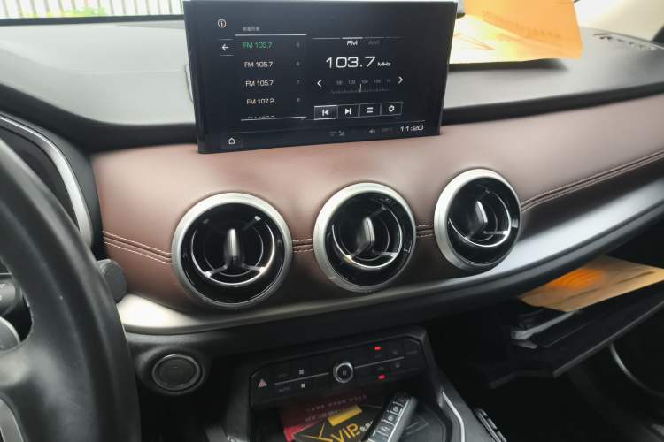 Used Wey VV6 2018 2.0T Two-Wheel-Drive Ultra-Luxury Version China V Standard Audio And AC Panel