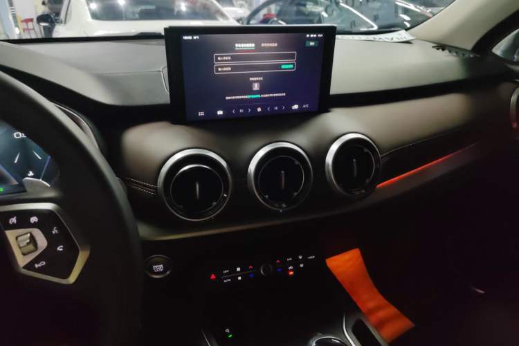 Used Wey VV6 2018 2.0T Two-Wheel-Drive Ultra-Luxury Version China V Standard Audio And AC Panel