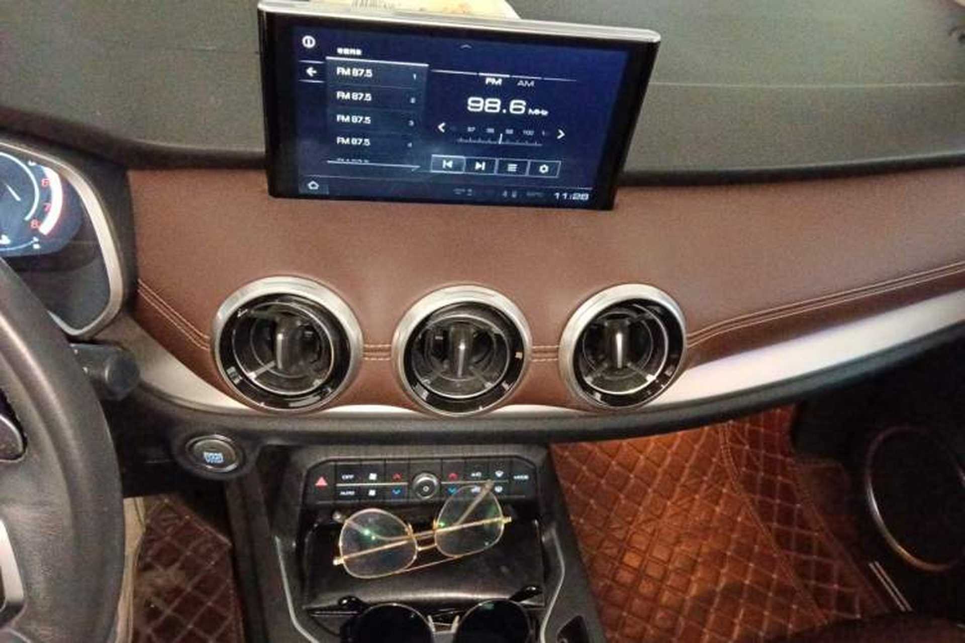 Used Wey VV6 2018 2.0T Two-Wheel-Drive Ultra-Luxury Version China V Standard Audio And AC Panel