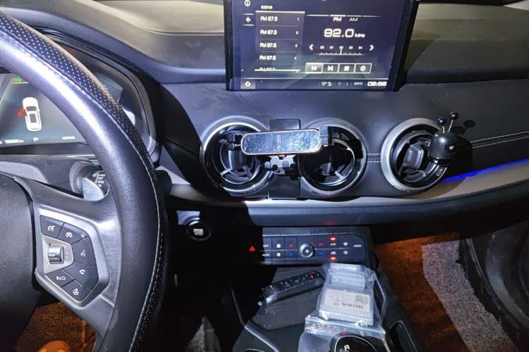 Used Wey VV6 2018 2.0T Two-Wheel Drive Flagship Version China V Standard Audio And AC Panel