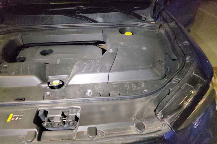 Used Wey VV6 2018 2.0T Two-Wheel Drive Flagship Version China V Standard Engine Bay Left