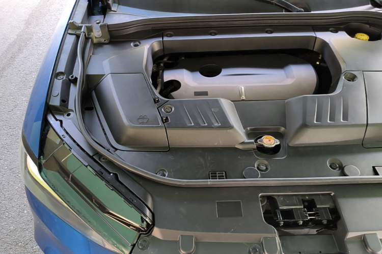 Used Wey VV6 2018 2.0T Two-Wheel Drive Flagship Version China V Standard Engine Bay Right