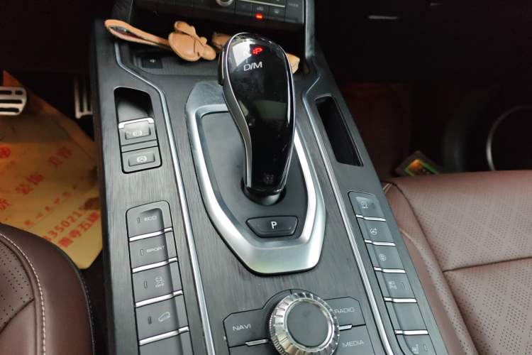 Used Wey VV6 2018 2.0T Two-Wheel-Drive Ultra-Luxury Version China V Standard Gear Lever