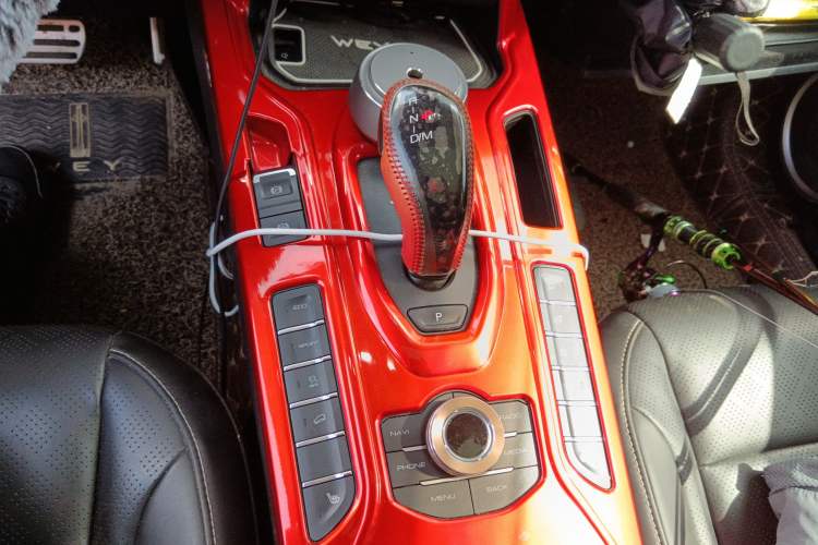 Used Wey VV6 2018 2.0T Two-Wheel-Drive Ultra-Luxury Version China V Standard Gear Lever