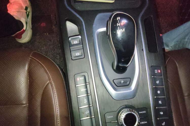 Used Wey VV6 2018 2.0T Two-Wheel Drive Flagship Version China V Standard Gear Lever