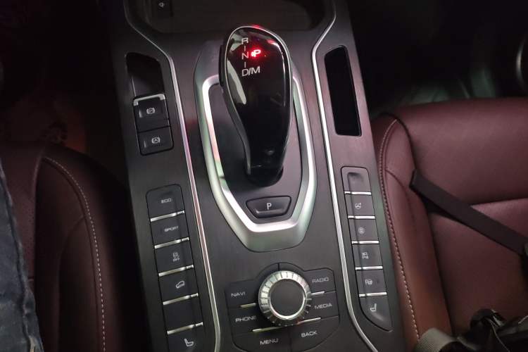 Used Wey VV6 2018 2.0T Two-Wheel Drive Flagship Version China V Standard Gear Lever