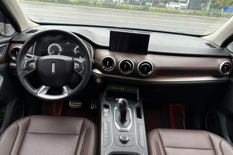 Used Wey VV6 2018 2.0T Two-Wheel-Drive Ultra-Luxury Version China V Standard Interior 2