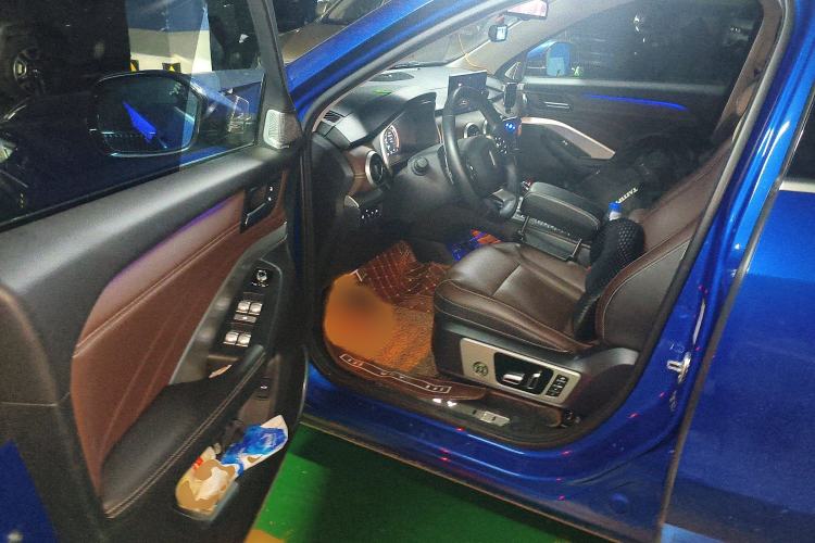 Used Wey VV6 2018 2.0T Four-Wheel Drive Flagship Version China V Standard Interior 3