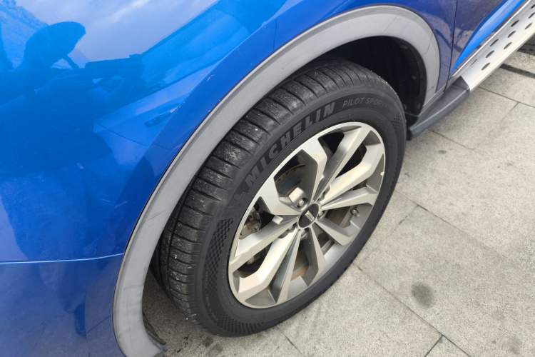 Used Wey VV6 2018 2.0T Two-Wheel-Drive Ultra-Luxury Version China V Standard Left Front Wheel Hub