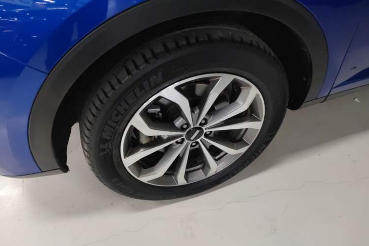 Used Wey VV6 2018 2.0T Two-Wheel-Drive Ultra-Luxury Version China V Standard Left Front Wheel Hub