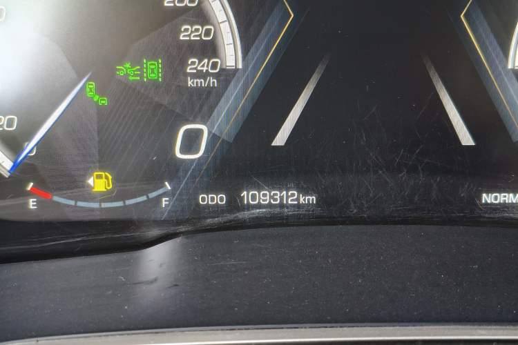 Used Wey VV6 2018 2.0T Two-Wheel Drive Flagship Version China V Standard Odometer Close Up