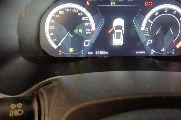 Used Wey VV6 2018 2.0T Two-Wheel-Drive Ultra-Luxury Version China V Standard Odometer Close Up