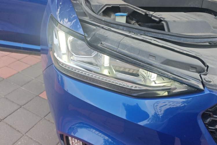 Used Wey VV6 2018 2.0T Four-Wheel Drive Flagship Version China V Standard Right Front Headlight