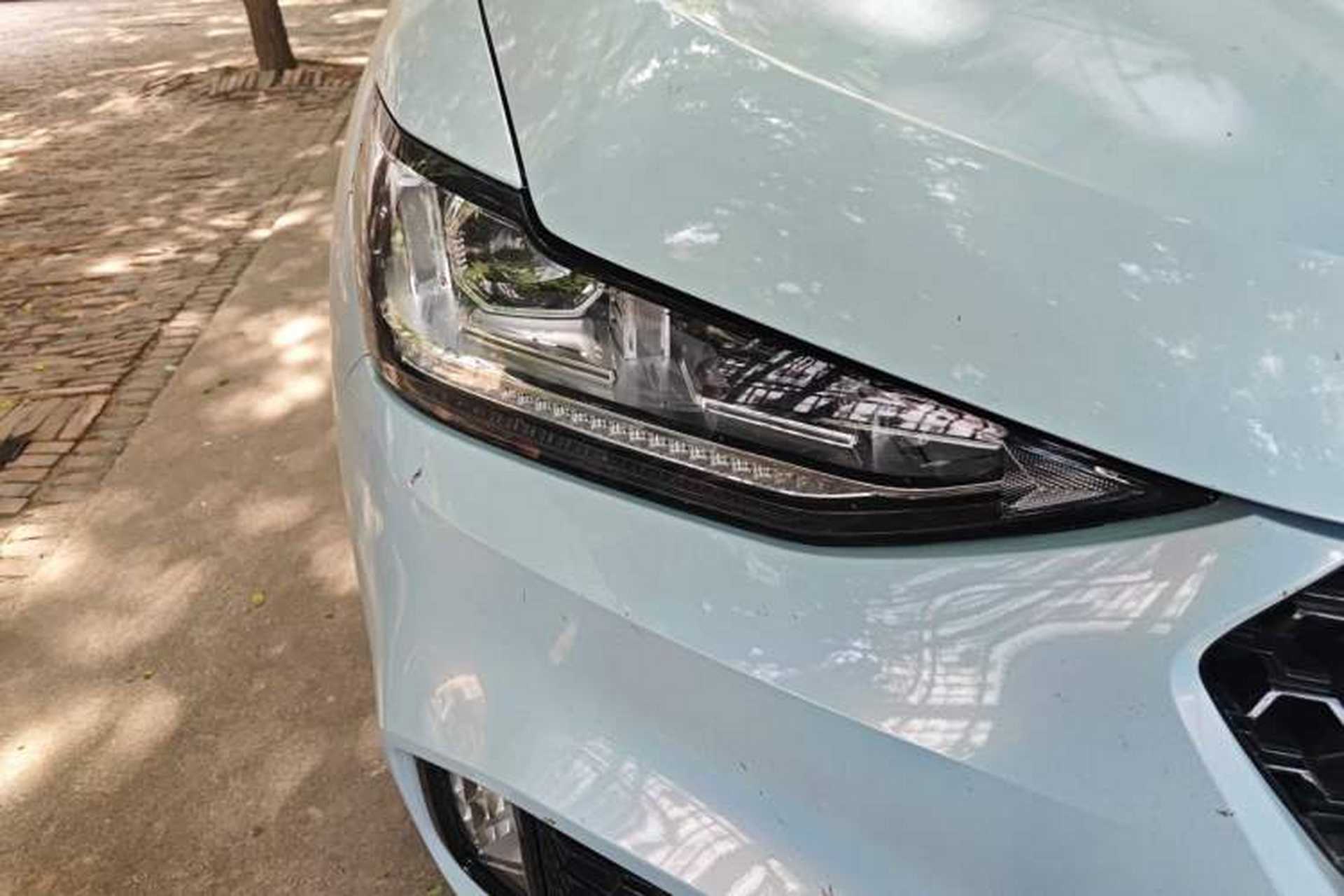 Used Wey VV6 2018 2.0T Two-Wheel-Drive Ultra-Luxury Version China V Standard Right Front Headlight