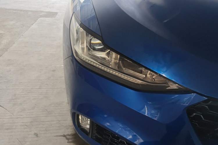 Used Wey VV6 2018 2.0T Two-Wheel Drive Flagship Version China V Standard Right Front Headlight