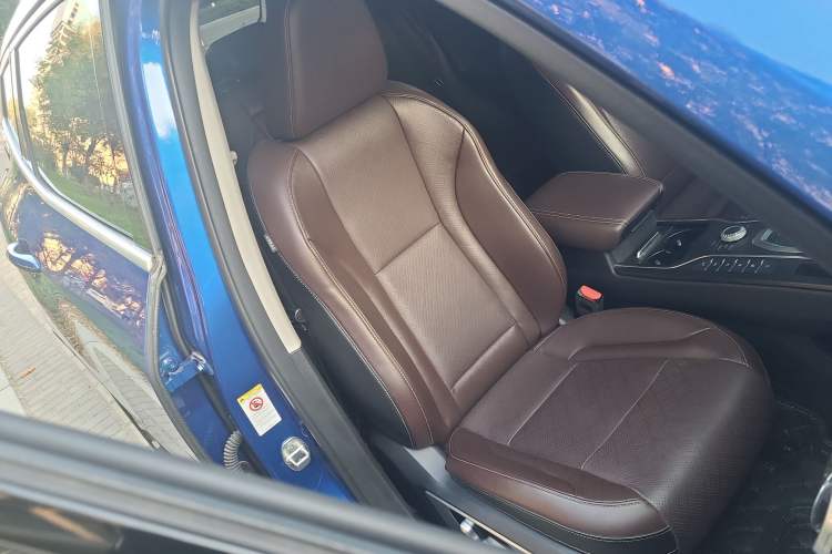 Used Wey VV6 2018 2.0T Two-Wheel Drive Flagship Version China V Standard Right Front Seat