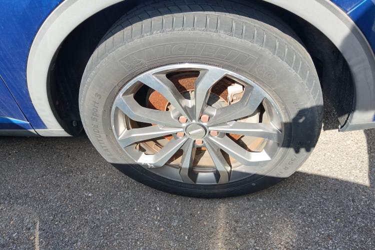 Used Wey VV6 2018 2.0T Two-Wheel-Drive Ultra-Luxury Version China V Standard Right Front Wheel Hub