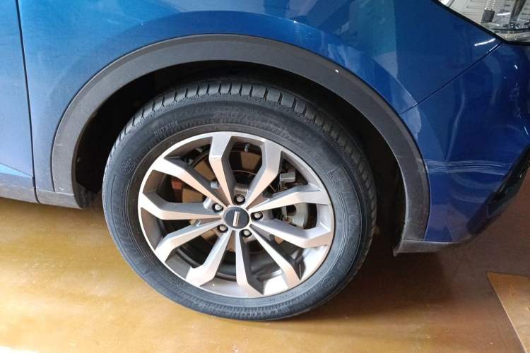 Used Wey VV6 2018 2.0T Two-Wheel-Drive Ultra-Luxury Version China V Standard Right Front Wheel Hub