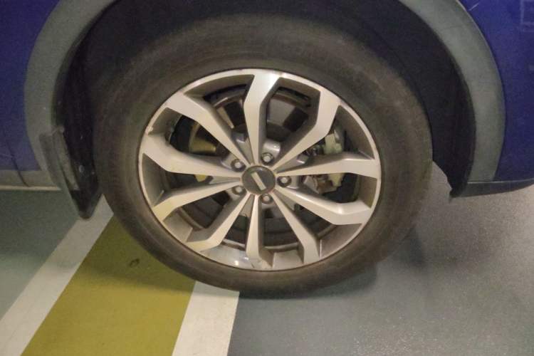 Used Wey VV6 2018 2.0T Two-Wheel Drive Flagship Version China V Standard Right Front Wheel Hub