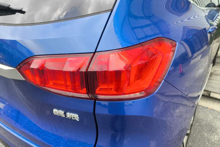 Used Wey VV6 2018 2.0T Two-Wheel-Drive Ultra-Luxury Version China V Standard Right Rear Taillight