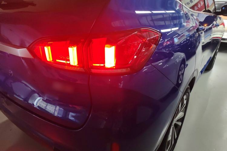 Used Wey VV6 2018 2.0T Two-Wheel-Drive Ultra-Luxury Version China V Standard Right Rear Taillight