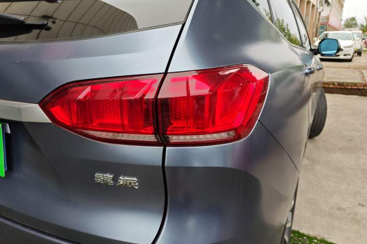 Used Wey VV6 2018 2.0T Two-Wheel-Drive Ultra-Luxury Version China V Standard Right Rear Taillight