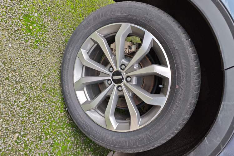 Used Wey VV6 2018 2.0T Two-Wheel-Drive Ultra-Luxury Version China V Standard Right Rear Wheel Hub