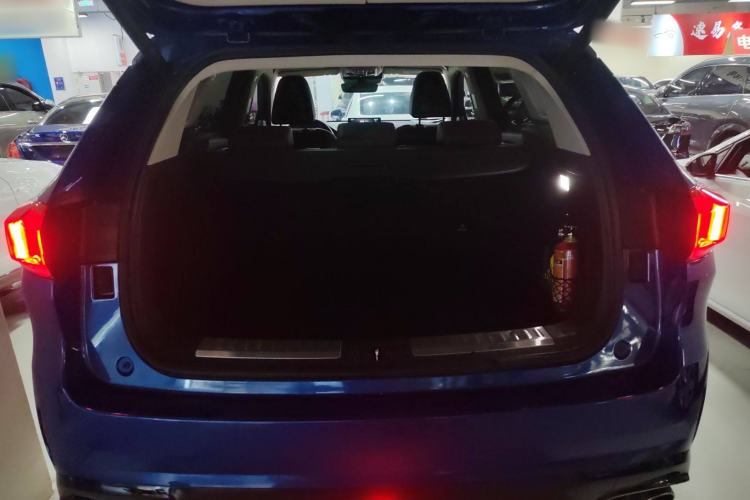 Used Wey VV6 2018 2.0T Two-Wheel-Drive Ultra-Luxury Version China V Standard Trunk