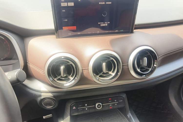 Used Wey VV6 2018 2.0T Four-Wheel Drive Flagship Version China V Standard Audio And AC Panel