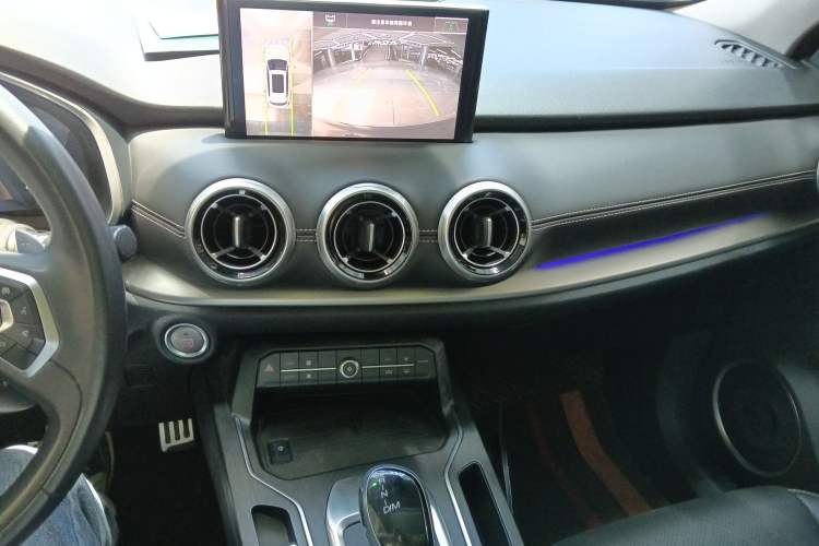 Used Wey VV6 2018 2.0T Two-Wheel-Drive Ultra-Luxury Version China V Standard Audio And AC Panel