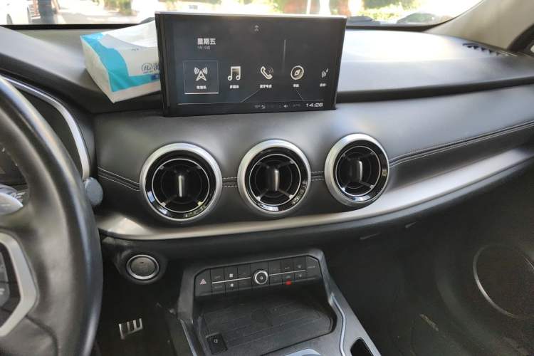 Used Wey VV6 2018 2.0T Two-Wheel Drive Flagship Version China V Standard Audio And AC Panel