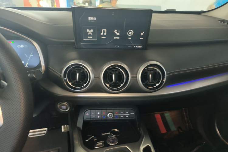 Used Wey VV6 2018 2.0T Two-Wheel-Drive Ultra-Luxury Version China V Standard Audio And AC Panel